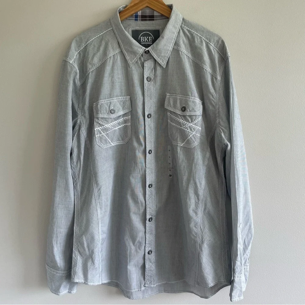 BKE Men's Athletic Fit Long Sleeve Button Up Gray/White Striped Shirt - Picture 1 of 11